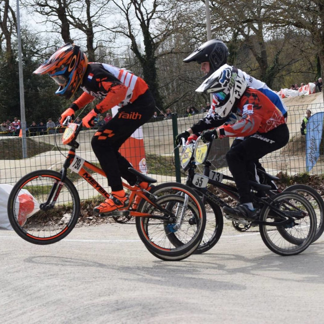 Terrain de BMX à 400m.
