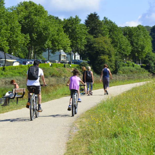 Le halage et ses 58 km de piste cyclable